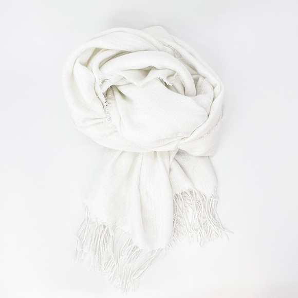 Vince Camuto Wrap Scarf Winter White Fringed Shawl Topper Metallic Gift New NWT - Picture 2 of 8